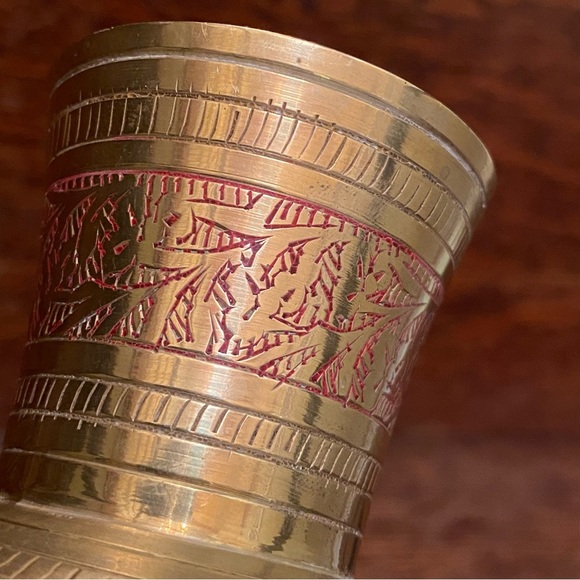 Vintage Brass Vase Leaves Engraved Etched 7.75" Tall - Picture 4 of 6